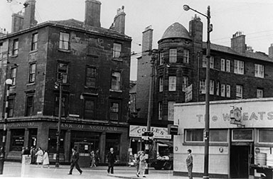 exterior view of the Wheatsheaf bar 124 Crown Street